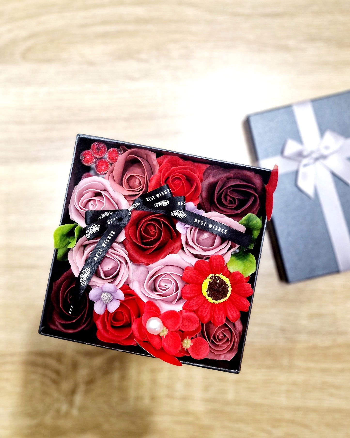 BOX kwiatowy. Mydlane kwiaty